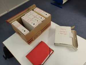 Cartons dans les archives à Montpellier